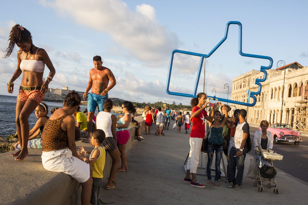 Detrás del Muro - Behind the Wall: Havana Biennial Exhibition